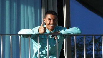 denuncian a ronaldo: rompio el protocolo al volver a italia denuncian a ronaldo: rompio el protocolo al volver a italia