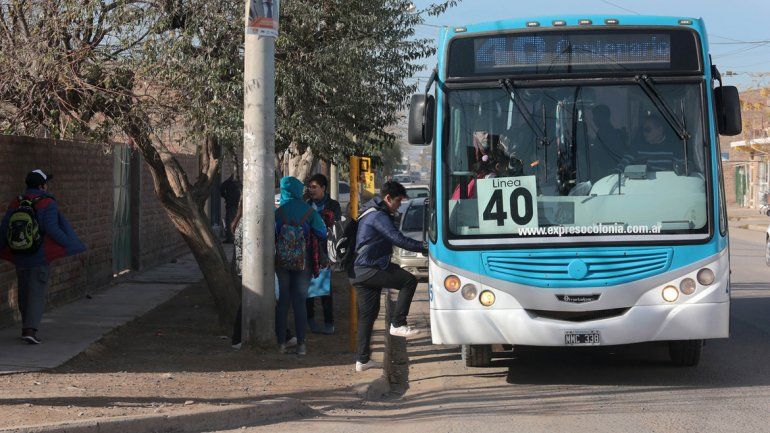 En Centenario, ATE se metió para frenar el aumento del cole
