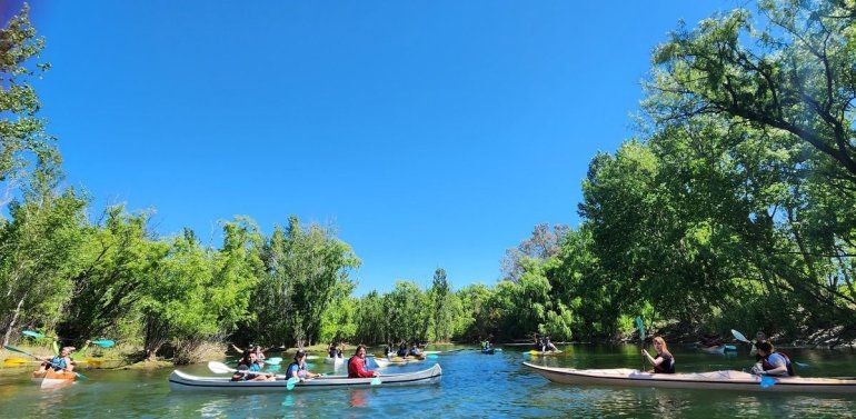 Una bajada de antorchas iluminará el Río Limay en Plottier: cuándo y a qué hora