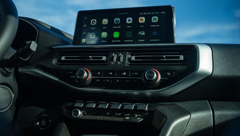 El centro multimedia con pantalla de 10 pulgadas de la nueva Fiat Titano. Foto: Stellantis. El centro multimedia con pantalla de 10 pulgadas de la nueva Fiat Titano. Foto: Stellantis.