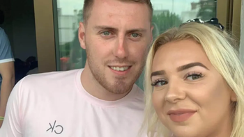 Oliver Holroyd, murió en su despedida de soltero. Oliver Holroyd, murió en su despedida de soltero.