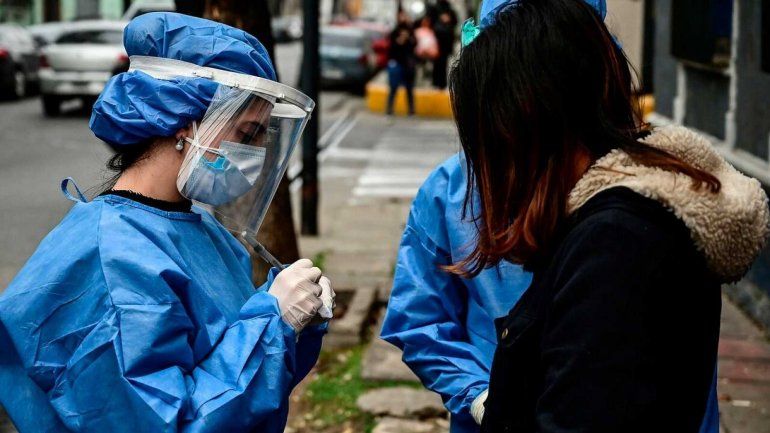 España en alerta por la segunda ola de coronavirus: prohíben fumar en la calle