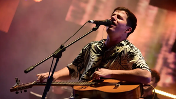 nahuel pennisi regresa a neuquen con un show cargado de emocion