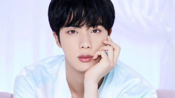Jin, de BTS, estrenó una canción por su cumpleaños y las redes explotan