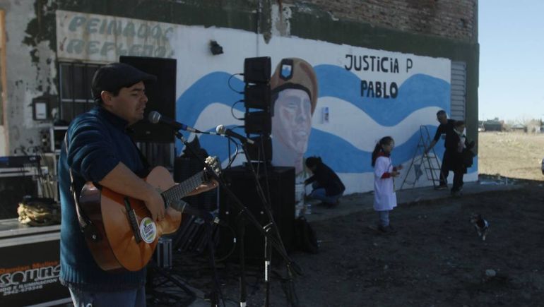 Los músicos acompañaron el trabajo sobre el mural. Los músicos acompañaron el trabajo sobre el mural.