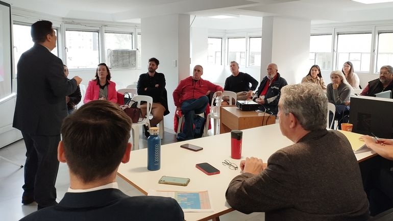 El juez Electoral Provincial, Jorge Sepúlveda, con representantes de los partidos políticos. El juez Electoral Provincial, Jorge Sepúlveda, con representantes de los partidos políticos.