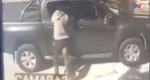 Perro callejero protagoniza un video viral por salvar a un hombre de un robo