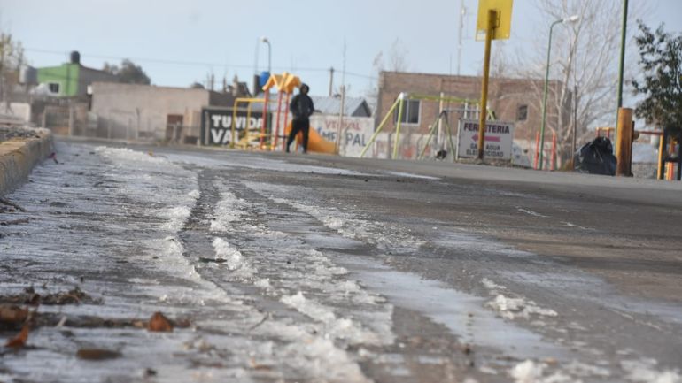 En 9 fotos, el frío en una jornada neuquina bajo cero