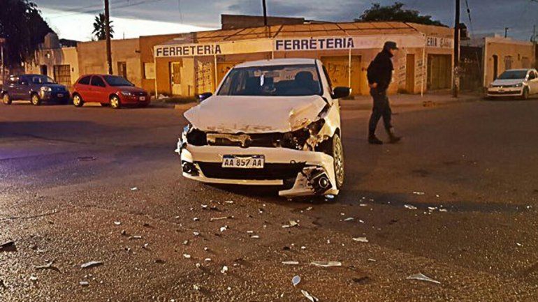 Un camión chocó con un remís: no hubo heridos