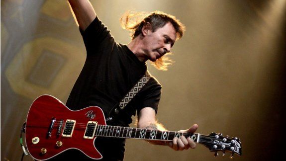 En familia. Marciello llegará el sábado a las 23 al Teatro El Viento (Juan B. Justo 648) escoltado por su hija Melina (batería), su sobrino Pablo (teclados)&nbsp; y Leandro Radaelli (bajo). Entradas a la venta en Corrientes 314 y Belgrano 2725.&nbsp;