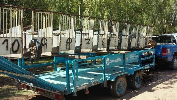 El China Muerta, la Policía encontró la jaulas de largada para las carreras. En la provincia están prohibidas desde junio de 2016; sin embargo, es evidente que se siguen realizando.