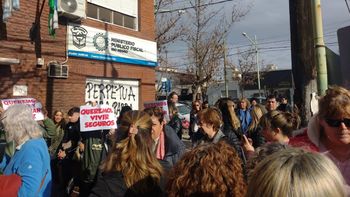 Vecinos y comerciantes denunciaron una ola de robos y exigieron seguridad. Vecinos y comerciantes denunciaron una ola de robos y exigieron seguridad.