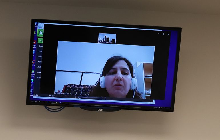 Vía Zoom fue acusada de falsificación de documento y estafa la escribana zapalina Anabel Roxana Romanos Vía Zoom fue acusada de falsificación de documento y estafa la escribana zapalina Anabel Roxana Romanos