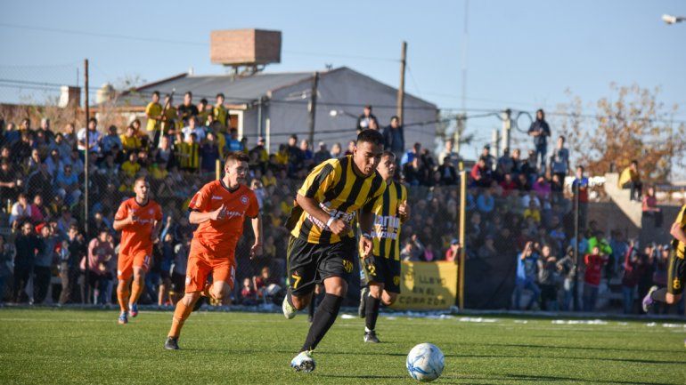 Pacífico venció a J.J. Moreno de Madryn y se acerca al sueño de ascenso