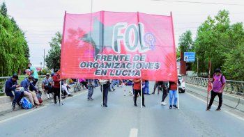 Los cortes se extendieron durante seis horas. Afectaron los pasos por los dos puentes de la Ruta 22 y el cruce al que se accede desde la Ruta 151. Los cortes se extendieron durante seis horas. Afectaron los pasos por los dos puentes de la Ruta 22 y el cruce al que se accede desde la Ruta 151.