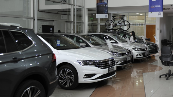 Neuquén sigue liderando el ranking de venta de autos 0 km: ¿qué modelo volvió al podio?