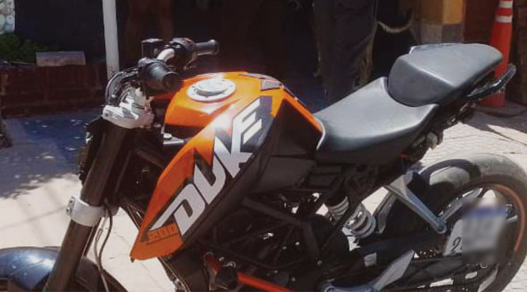 La brigada de investigaciones de Rincón de los Sauces recuperó una moto robada en Neuquén. La brigada de investigaciones de Rincón de los Sauces recuperó una moto robada en Neuquén.