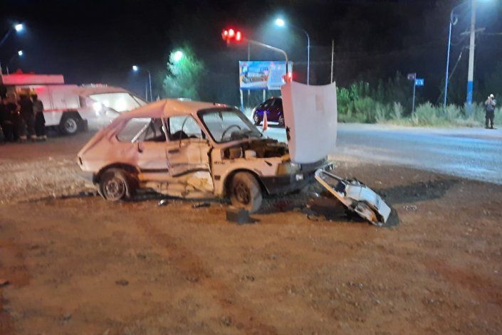 Alguien cruzó en rojo y chocaron: una embarazada, su esposo y cuatro niños internados