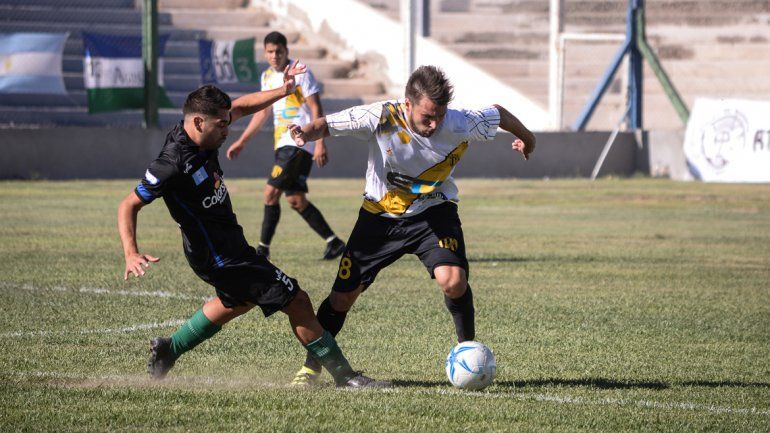 Marín es una de las piezas clave del Decano en el mediocampo.