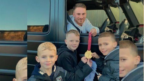El gran gesto de Alexis Mc Allister con los niños hinchas del Brighton