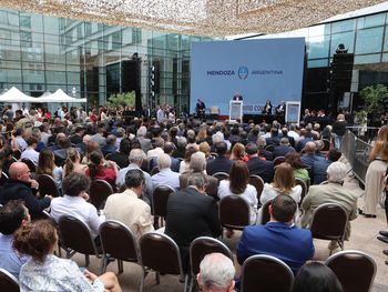 Más de 1.100 referentes del sector asistieron al Desayuno COVIAR 2026 en el hotel Park Hyatt de Mendoza.