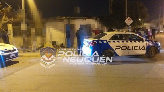 A joven le tajearon la cabeza para robarle su celular en barrio Cumelén