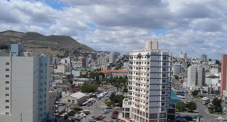 Comodoro Rivadavia tiene este martes cielo parcialmente nublado y temperaturas que ya anticipan un miércoles agobiante. Comodoro Rivadavia tiene este martes cielo parcialmente nublado y temperaturas que ya anticipan un miércoles agobiante.