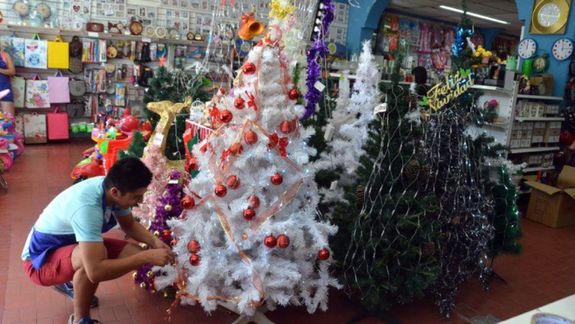 El árbol de navidad se suele desarmar luego el 6 de diciembre.