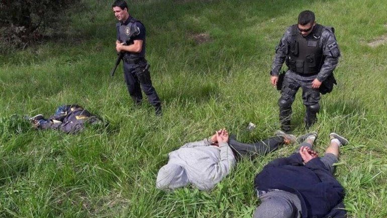 Las víctimas se dieron cuenta enseguida de que a uno de los tres ladrones le faltaba un brazo