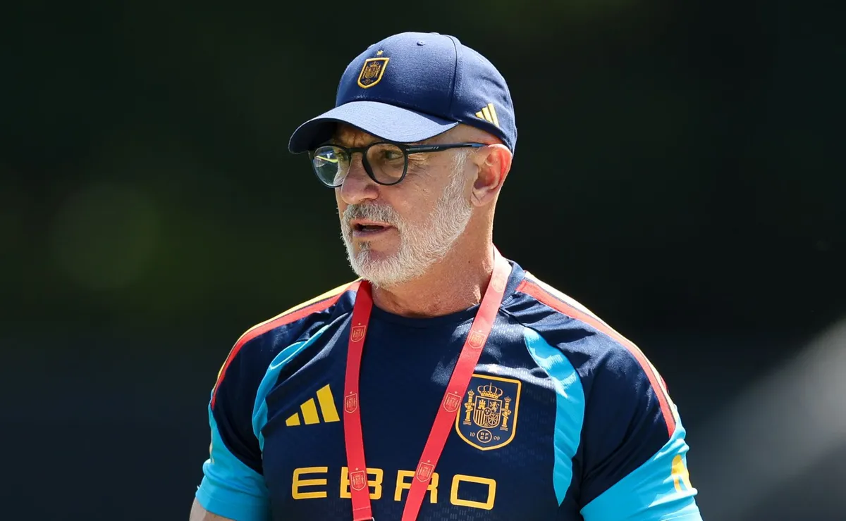 Luis de la Fuente elogió a una figura de la Selección Argentina.