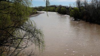 piden hervir el agua por la turbidez del neuquen