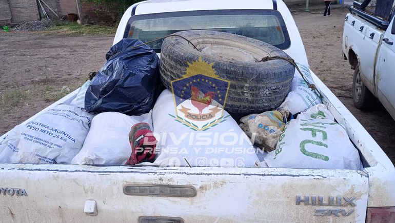 Les detectaron 35 kilos de carne robada en la caja de una camioneta