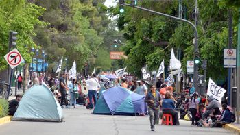 organizaciones sociales levantaron el acampe tras un llamado de provincia organizaciones sociales levantaron el acampe tras un llamado de provincia