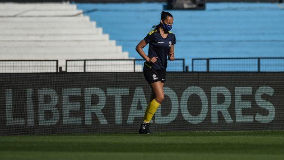 Mariana de Almeida en la entrada en calor en el Cilindro de Avellaneda.