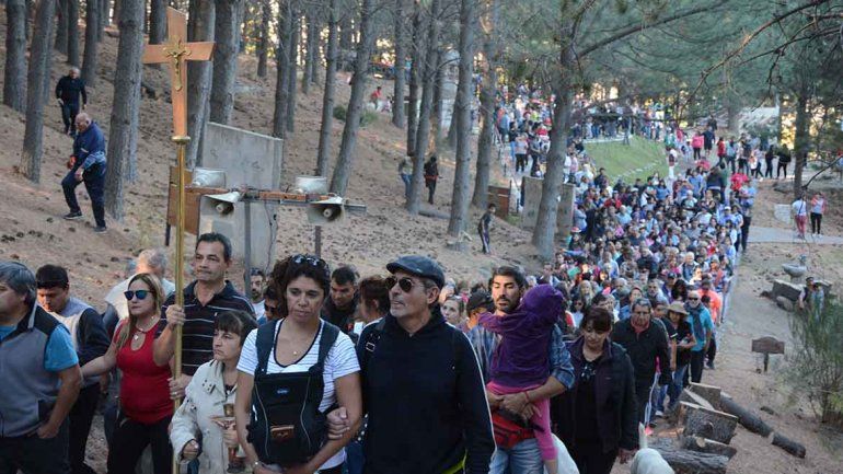 Una multitud participó de la tradicional procesión en el Vía Christi