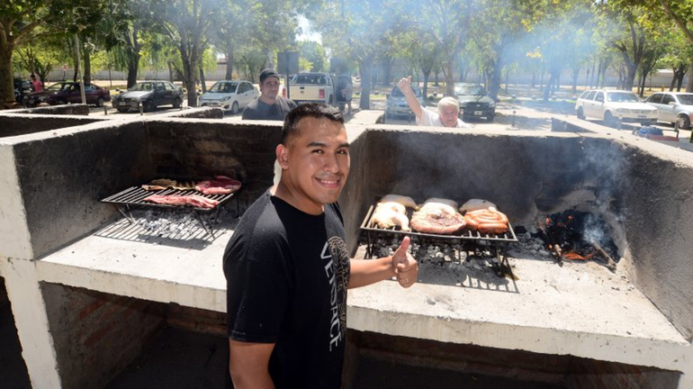 Asado en el río: un ritual infaltable más allá del precio de la carne