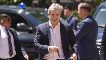 Luis Caputo, más tranquilo. Tras meses de tensión, el dólar sorprende con calma: qué pasó puertas adentro del mercado. Luis Caputo, más tranquilo. Tras meses de tensión, el dólar sorprende con calma: qué pasó puertas adentro del mercado.