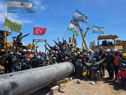 Los trabajadores en la zona de obra donde se realizó la última soldadura automática de VMOS. Los trabajadores en la zona de obra donde se realizó la última soldadura automática de VMOS.