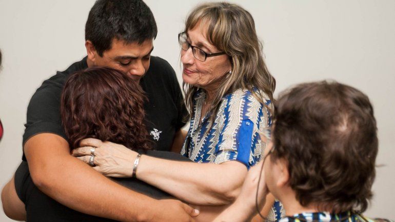 La madre y los hermanos de Lucas luego de escuchar la condena.
