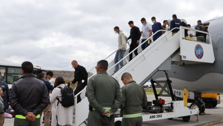 El Departamento de Seguridad de Estados Unidos indicó que buscan repatriar a ciudadanos de otros países que han violado las leyes de inmigración.