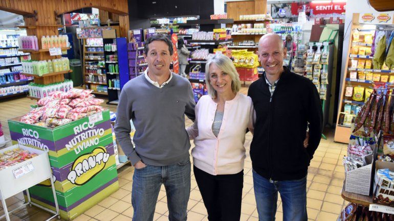 Ana Capriolo y sus hermanos Sergio y Gustavo.