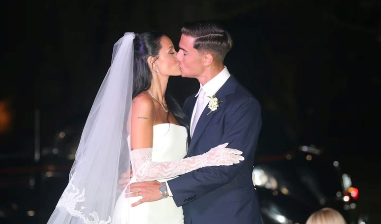 Oriana Sabatini y Paulo Dybala mostraron fotos inéditas de su boda al festejar sus 2 años de casados.
