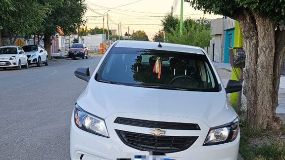 Un hombre reacciónó de manera violenta en un control policial en Santa Cruz