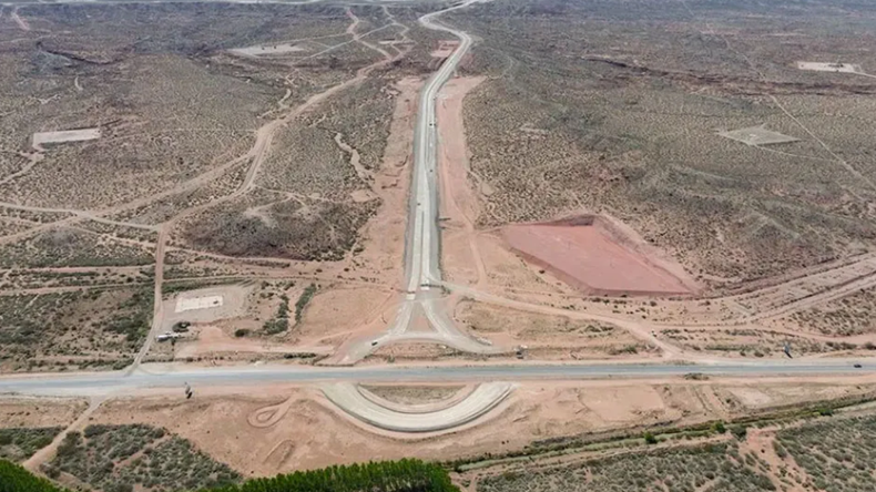 Sobre Ruta 7 construirán una rotonda que la unirán a la circunvalación en Añelo. | LM Neuquen Sobre Ruta 7 construirán una rotonda que la unirán a la circunvalación en Añelo.
