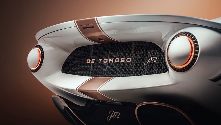 El diseño vintage se destaca en la parte trasera del De Tomaso P72. El diseño vintage se destaca en la parte trasera del De Tomaso P72.