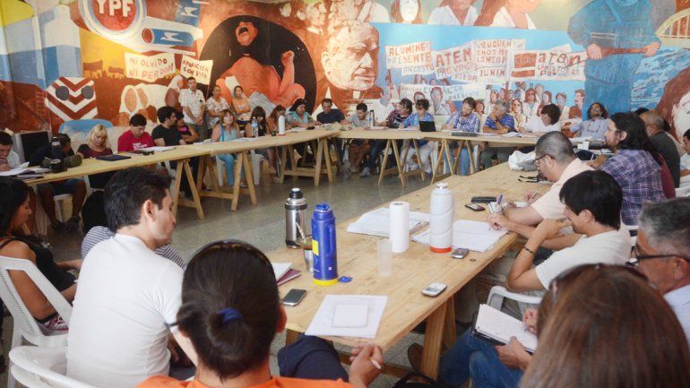 El plenario de secretarios generales de Aluminé supeditó el inicio de clases a la propuesta del gobierno provincial.