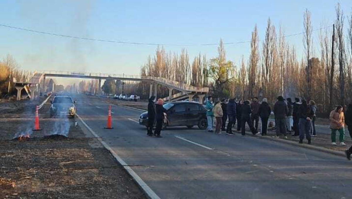 Levantaron el corte en Ruta 7: el problema de la escuela atrapada en la ruta petrolera