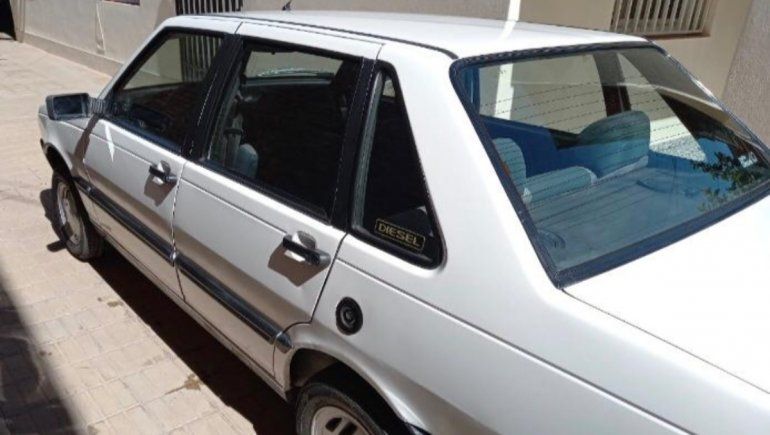 El auto que le robaron al técnico radiólogo del hospital de Centenario es un Fiat Duna.