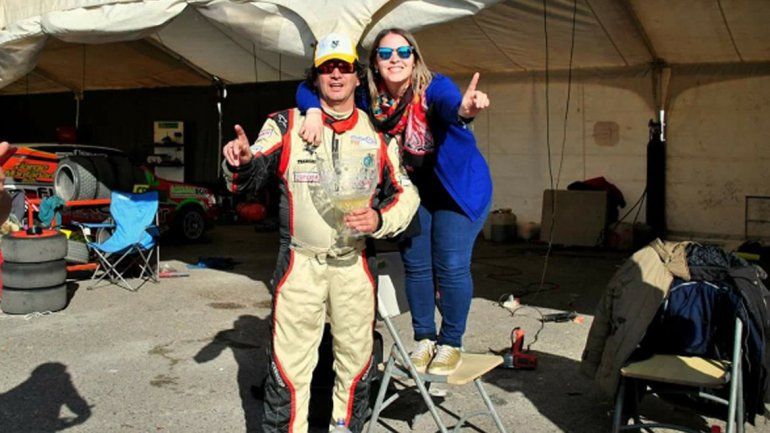 Mayra junto a su padre