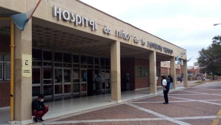 Tras una pelea, un bebé terminó con un tenedor clavado en la cabeza